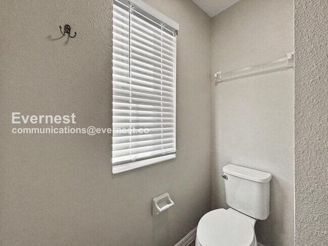 Building Photo - 5587 Sabal Dr