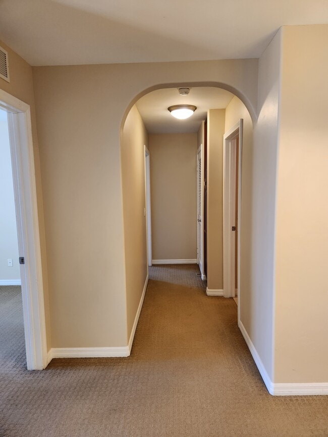 Building Photo - 5252 Balboa Arms Dr