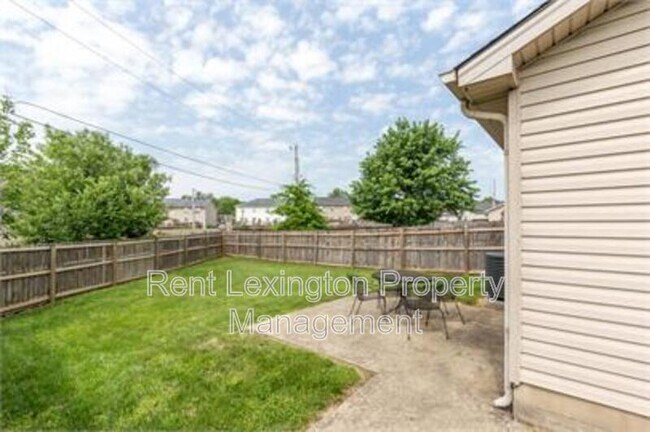 Building Photo - 300 Elkchester Cir