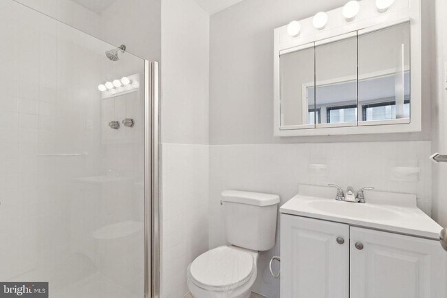 Building Photo - 135 S 19th St