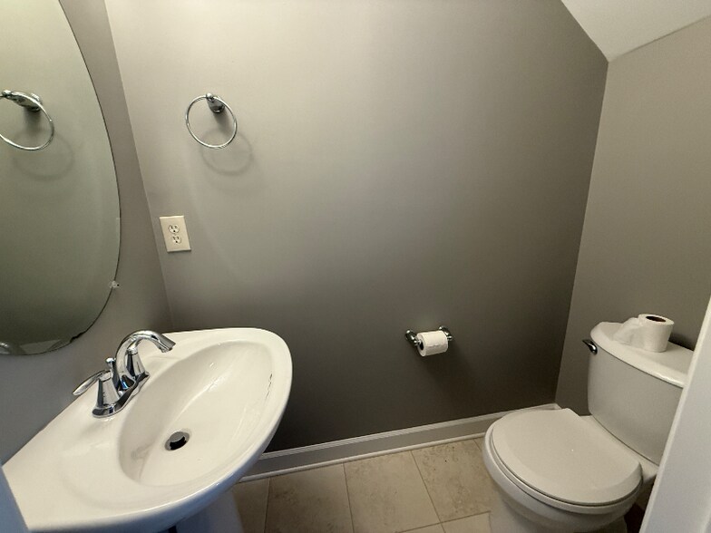 Building Photo - 5410 Perlou Ln