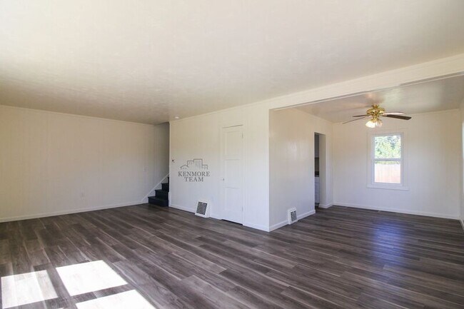 Building Photo - 704 Benham St