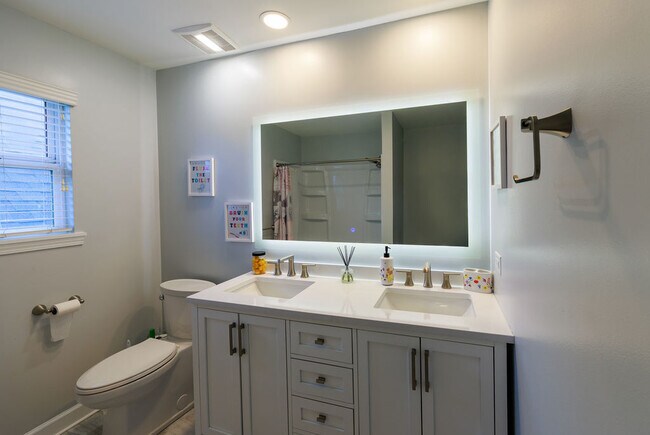 Building Photo - 25037 Brett St