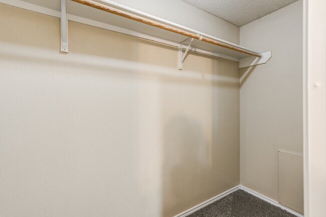 Building Photo - 3/2/2 plus a large basement on a Cul-de-Sac!