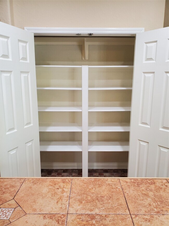 Building Photo - 2715 Falling Forest Ct