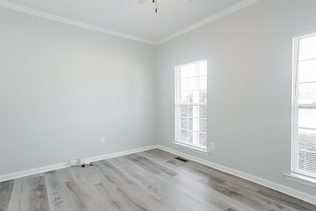 Building Photo - 1118 Windwood St