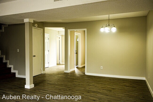 Building Photo - 3 br, 2.5 bath House - 1422 Stratton Place...