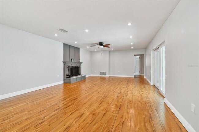 Building Photo - 1302 Brandonwood Dr