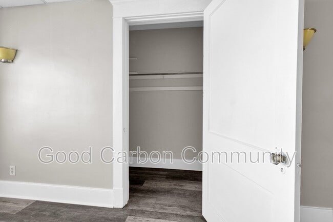 Building Photo - 1247 Hertel Ave