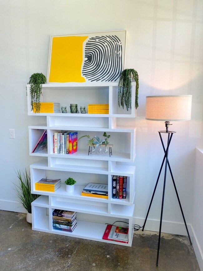Building Photo - The coolest loft in Cincinnati Area