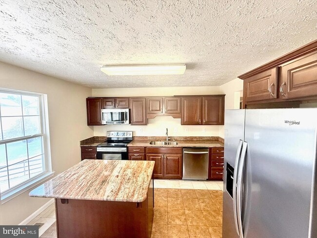 Building Photo - 5026 Dorchester Cir