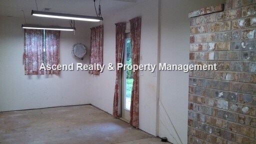 Building Photo - Wilsonville 2 Level Work Shop/Workout Room Fenced Yard Quick Access to I5 & Shops