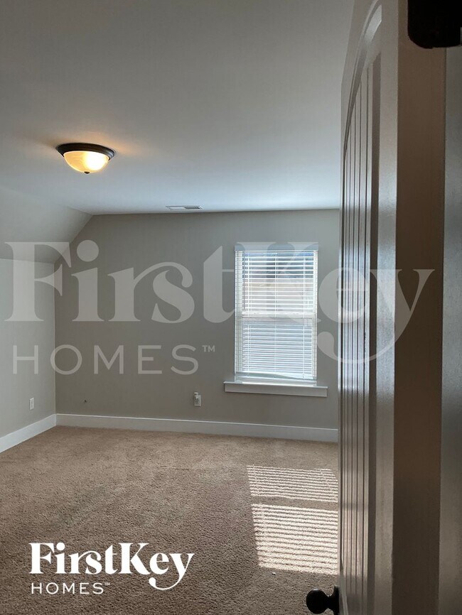 Building Photo - 6366 Cove Ln