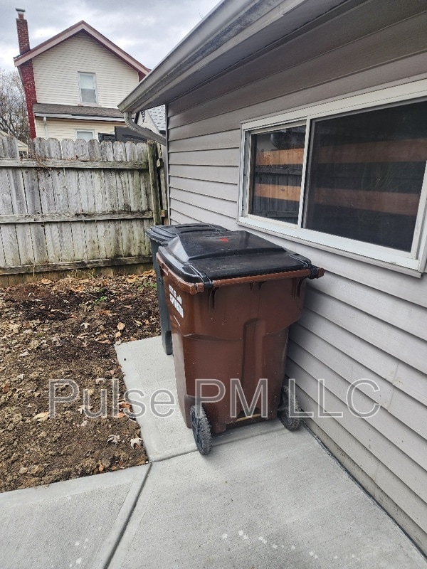 Building Photo - 2730 Dakota Ave