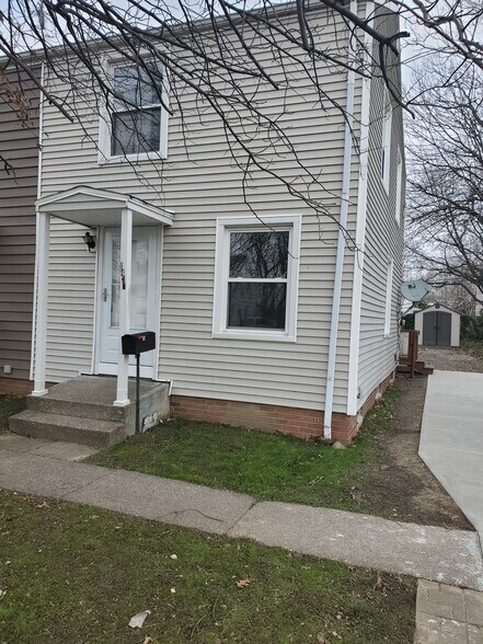 Building Photo - 1437 Sulzer Ave