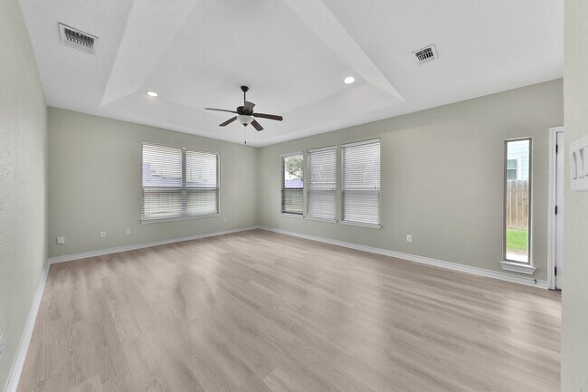 Building Photo - Five Points 4 bedroom home