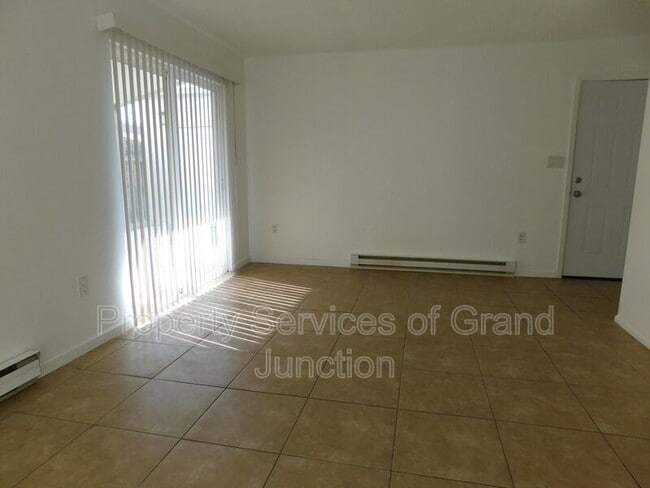 Building Photo - 869 Iowa Ave