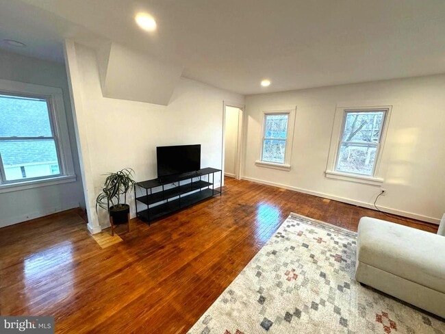 Building Photo - 102 Montgomery Ave