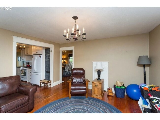 Building Photo - Beautiful 1898 Country Home