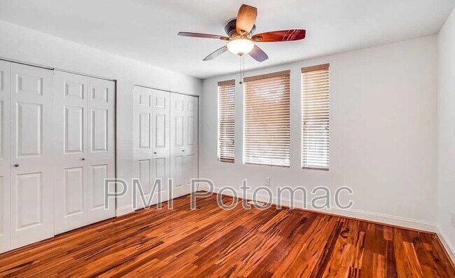 Building Photo - 729 10th St NE