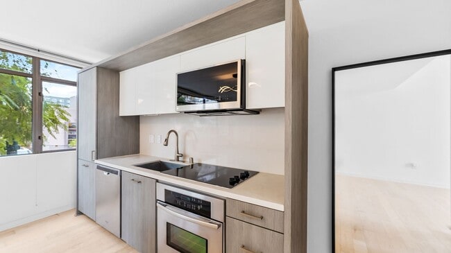 Building Photo - Beautiful 2Br/2Ba Townhome In Little Italy With Views Of The Bay! 3D Tour Link in Description Below!