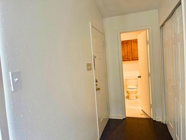 Building Photo - Woods Hole 14506-14508