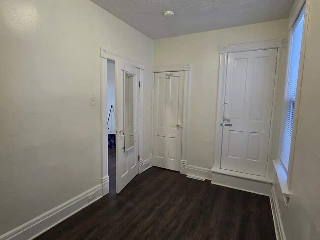 Building Photo - Convenient first floor living! Two bedroom, one bathroom house for rent. Updated flooring, bathro...