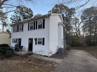 Building Photo - Great Location ! This 2 bedrooms, 1.5 bath townhome is conveniently located in Greer close to sho...