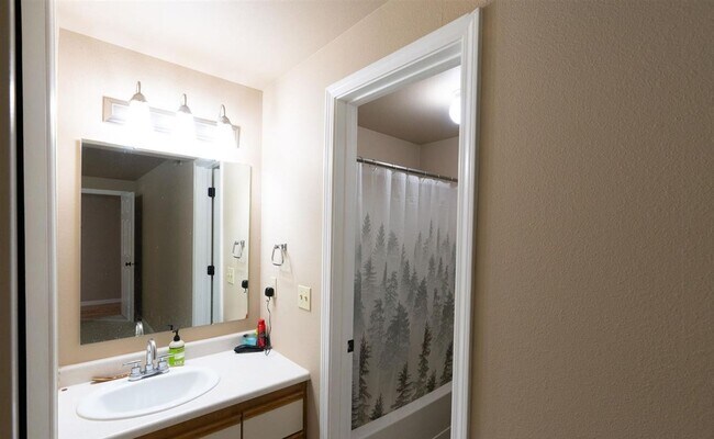Building Photo - 3769 S Gekeler Ln