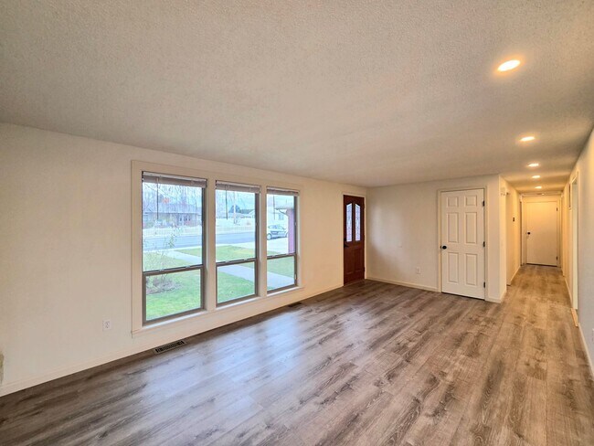 Building Photo - 3-Bedroom Home w/ 2-Car Garage & Fenced-In Backyard!