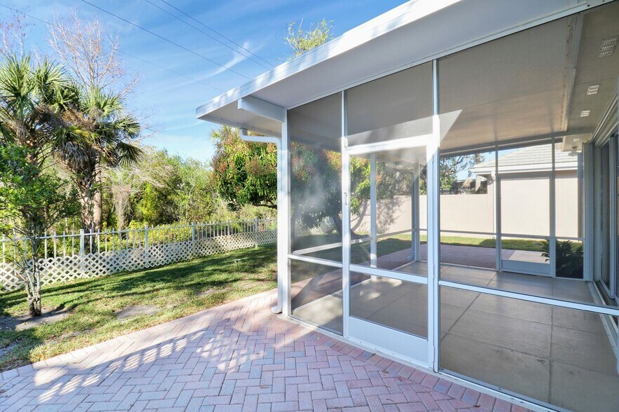 Building Photo - 7428 SE Waxberry Cir