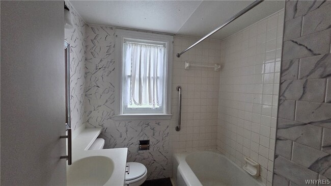 Building Photo - 1 Cresthaven Dr