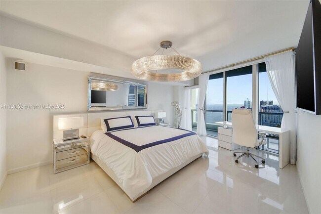 Building Photo - 495 Brickell Ave
