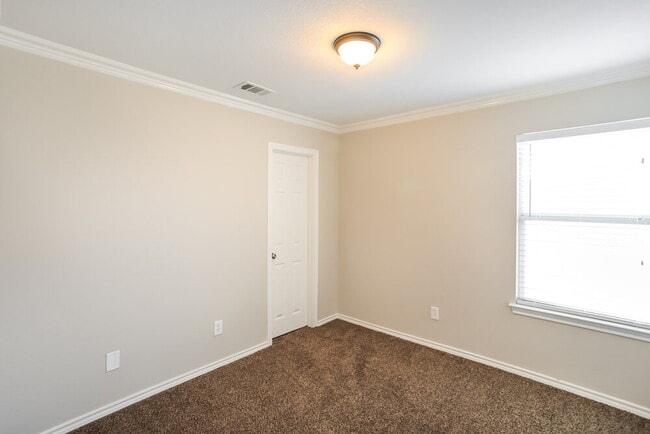 Building Photo - 8645 Glenburne Dr