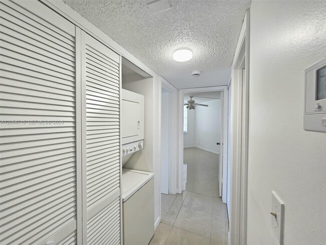 Building Photo - 210 Lake Pointe Dr