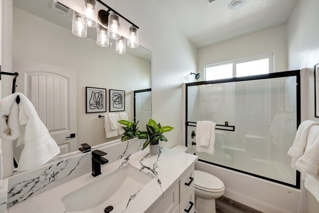 Building Photo - 131 N Un St