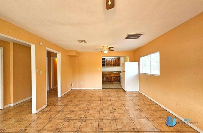 Building Photo - Rare flexible commercial space available for monthly lease on busy Combee Road