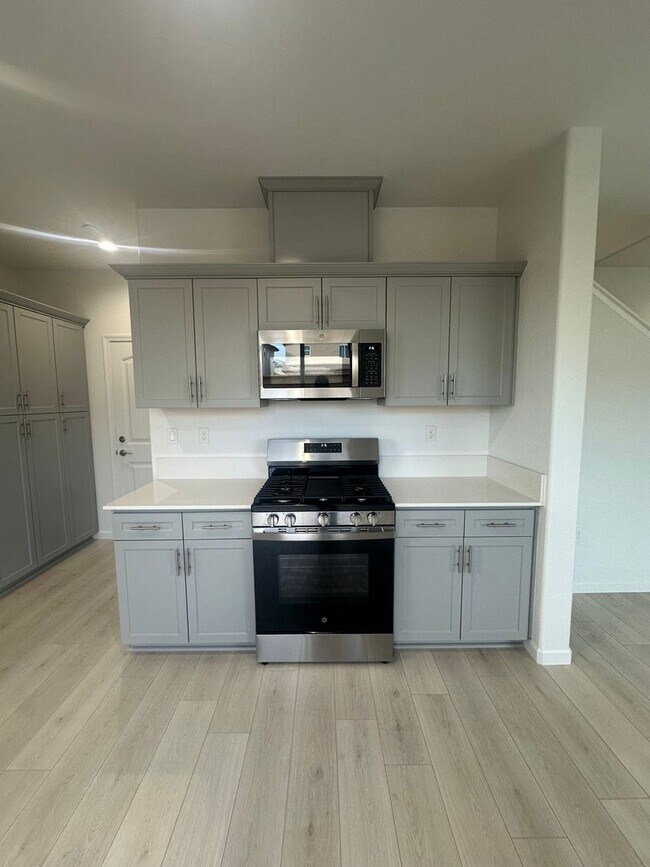 Building Photo - Newly built Woodside home located in Huckl...