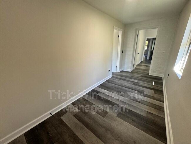 Building Photo - 3704 Taft Ave