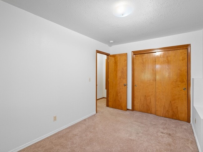 Building Photo - 1107 Meadowview Ct