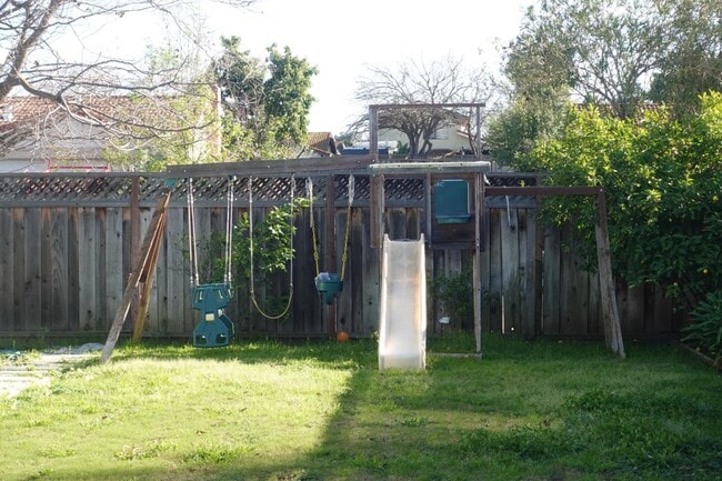 Building Photo - 3195 Edenbank Dr