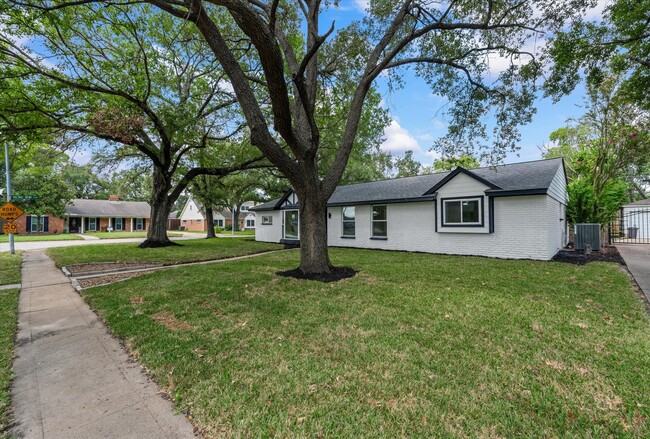 Building Photo - 10730 Wickersham Ln