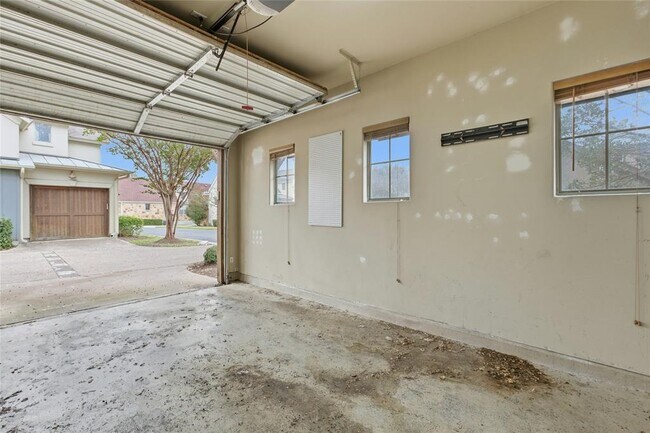 Building Photo - 8917 Old Lampasas Trail