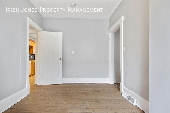 Building Photo - 2522 Delaware Ave
