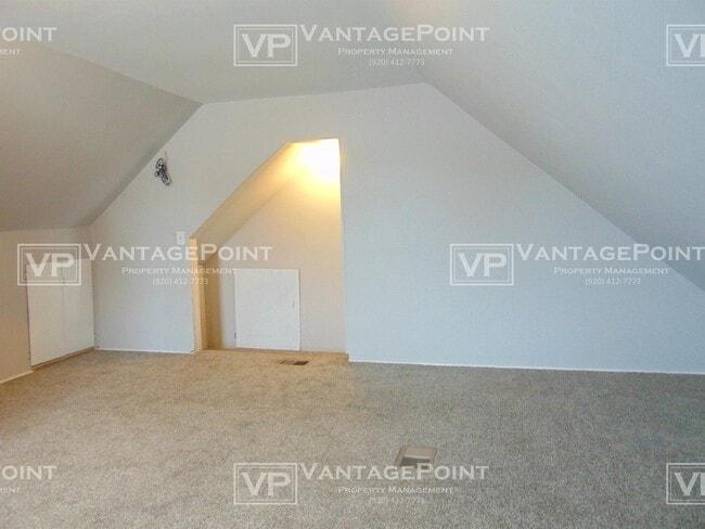 Building Photo - 993 Velp Ave