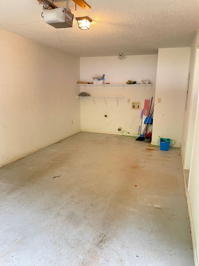 Building Photo - East Side Ranch on Cul-de-Sac