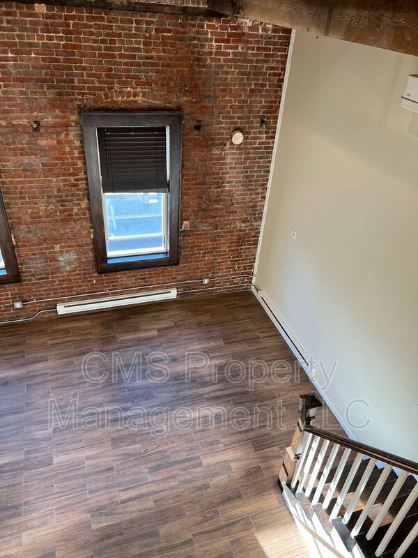 Building Photo - 36 W Front St