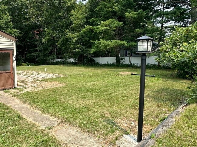 Building Photo - 33 Park Dr