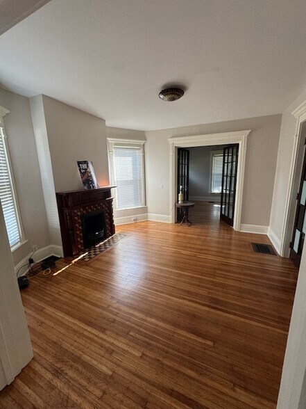 living room - 45 Saint Johns Pl