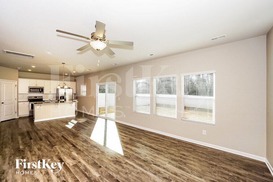 Building Photo - 9620 Hamel St